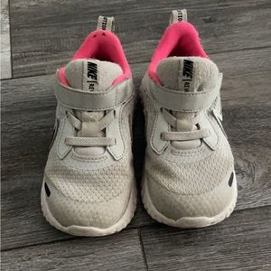 Nike Shoes Toddler Size 8 Grey & Pink